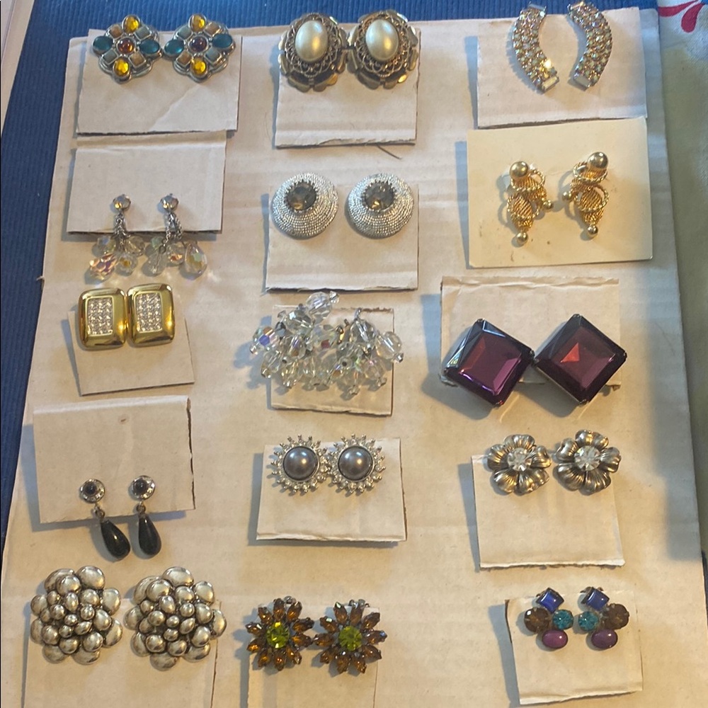 LOT(15) Pair Of Vintage 30’s-70’s Clip On And Screw Back Earrings EUC